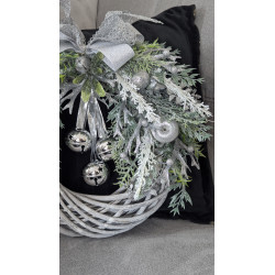 Glamour Christmas srebrny wianek świąteczny z dzwonkami 35cm