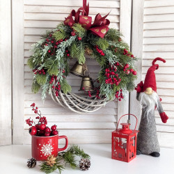 Classic Christmas wianek świąteczny z dzwonkami 35cm