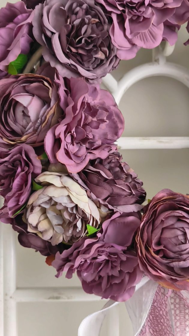 Detale 🌸 

❇️ Średnica ok 35cm 
❇️ Cena 199zł
❇️ Wysyłka do paczkomatu 15zł lub kurierem 19zł 

❇️ Wymiary i dodatki mogę dostosować do Twoich oczekiwań ❇️

#wianki #wianeknadrzwi #dekoracjedomu #wiankinadrzwi #ozdobadomu