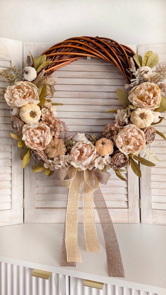 To ostatni wianek jesienny, jaki wykonałam.
Wiem, że czekacie już na ofertę świąteczną i za nią się właśnie zabieram 🙂

#wianki #wianeknadrzwi #dekoracjedomu #dodatkidodomu #wystrojwnetrz #wreaths #kränze #jesiennedekoracje #jesieniara🍁 #jesienneklimaty #jesiennywianek #autumnwreath #DekoracjaWnętrz #ozdobaścienna