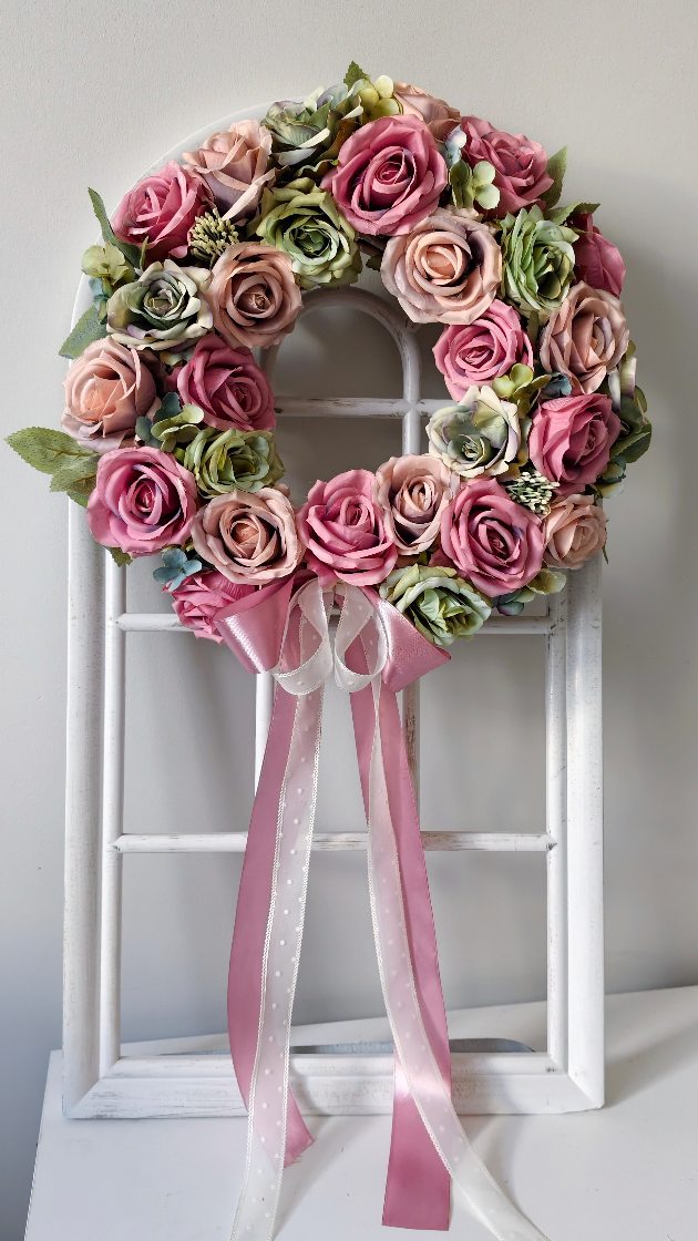 Kolorowy wianek wiosenny 🩷💚🩵

❇️ Średnica ok 35cm 
❇️ Cena 199zł
❇️ Wysyłka do paczkomatu 15zł lub kurierem 19zł 

#wianki #wianekwiosenny #dodatkidodomu #wiosennedodatki #wiosennywianek