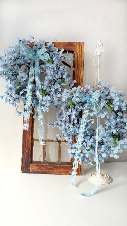 Dziś w mojej pracowni króluje BLUE 🩵🩵
Po serii wianków boho teraz wysyp zamówień na wianki niebieskie - bardzo delikatne i nie da się ukryć - mega wiosenne 🩵

🤍 Średnica wianka ok 40cm (w najszerszym miejscu)
🤍 Cena 169zł
🤍 Wysyłka do paczkomatu 15zł lub kurierem 19zł 

#niebieskiedodatki #wianeknadrzwi #wianki #wiosennedekoracje #wiosennywianek