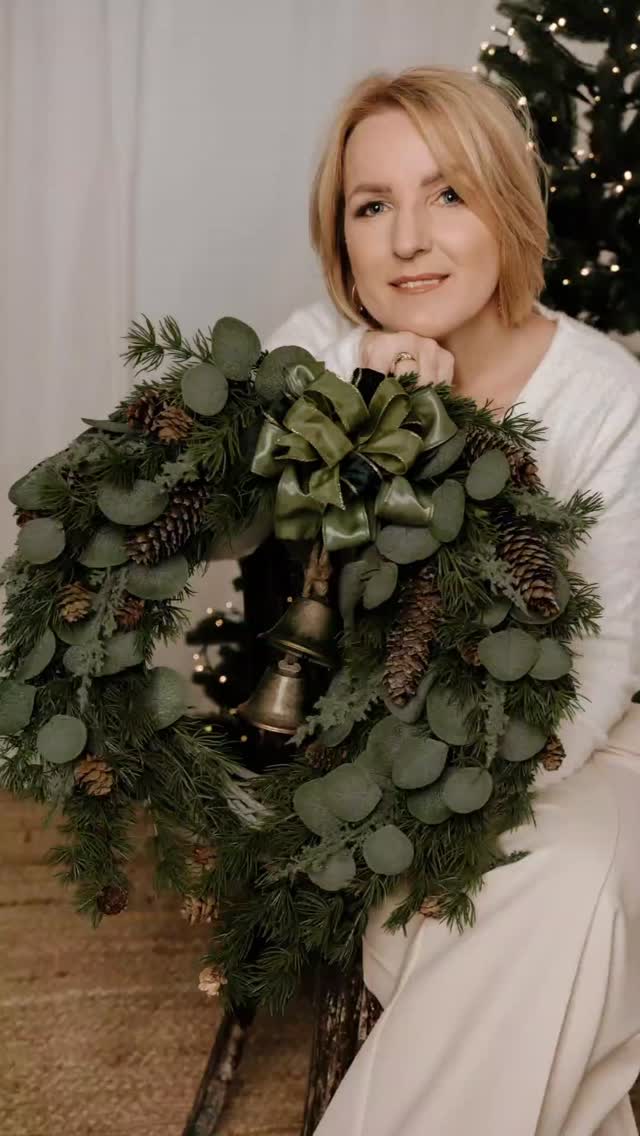 To jeden z moich ulubionych wianków, który stworzyłam w tym sezonie - uwielbiam takie naturalne klimaty, a Wy?

#wianekświąteczny #dekoracjeswiateczne #swiatecznedekoracje