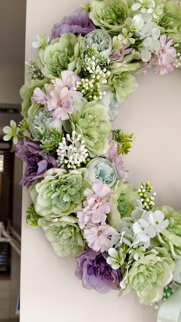 Detale 🌸 
Wianek wiosenny, pastelowy, radosny 

❇️ Średnica ok 60cm 
❇️ Cena 319zł
❇️ Wysyłka kurierem 19zł 

#wianeknadrzwi #dekoracjedomu #wiosennedodatki #pastelowelove #wianki