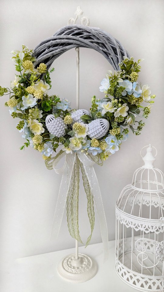 Ja wiem, że za oknem zima w pełni ale wierzcie mi, że wiele klientek pytało już o ofertę Wielkanocną, no więc przygotowałam pierwszą propozycję 🐣🌿
UWAGA ‼️
Jeśli chciałabyś taki wianek w wersji bez jajek, bardziej uniwersalny - nie ma problemu, napisz do mnie 📩 

❇️ Wianek Wielkanocny dostępny od ręki 
❇️ Średnica ok 35cm 
❇️ Cena 179zł
❇️ Wysyłka do paczkomatu 15zł lub kurierem 19zł 

#wianki #wianeknadrzwi #dekoracjedomu #wielkanocnedekoracje🌸 #wiosennywianek