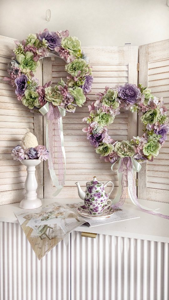 Zapraszam na herbatkę wśród pastelowych kwiatów 🌸🌿
Wiosenne pastelowe wianki na drzwi nadal królują i to właśnie takie wzory aktualnie najczęściej robię na zamówienie 🙂

🌿 Wianki dostępne na zamówienie 
🌿 Średnica ok 35cm
🌿 Cena 159zł

📩 Chcesz zamówić - napisz do mnie lub wejdź do sklepu on-line Iinki w bio)

Świeczka sojowa w kształcie pisanki od @rilassanti_candles

#wianki #dekoracjedomu #dodatkidodomu #wianeknadrzwi #wreaths #prezentdlamamy #pastelowelove #pastelowedodatki #wiosennedekoracje #wiosennywianek #DekoracjaWnętrz #dekoracjedomu #dekoracjewiosenne #ozdobywiosenne #kränze #kranz