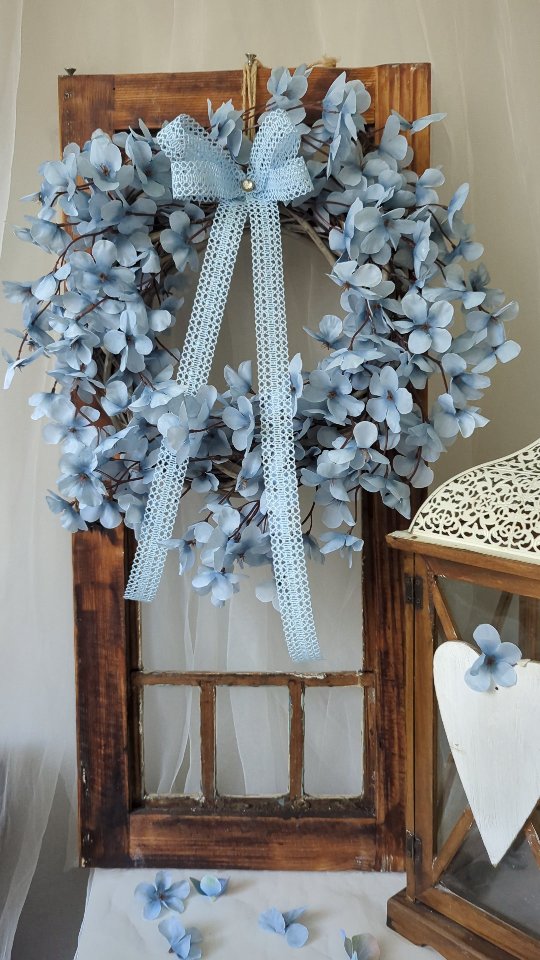 Pierwszy wianek nie świąteczny, Klientka zamówiła go kilka dni po świętach 🩵
Zatem nowy sezon uważam za otwarty 🙂
❇️ Średnica wianka ok. 40cm
❇️ Cena 169zł
❇️ Termin realizacji ok. 3 dni 
❇️ Wysyłka do paczkomatu 15zł, kurier 19zł

#wianki #WiankiNaDrzwi #dekoracjedownętrz #niebieskiedodatki #wiosennedekoracje