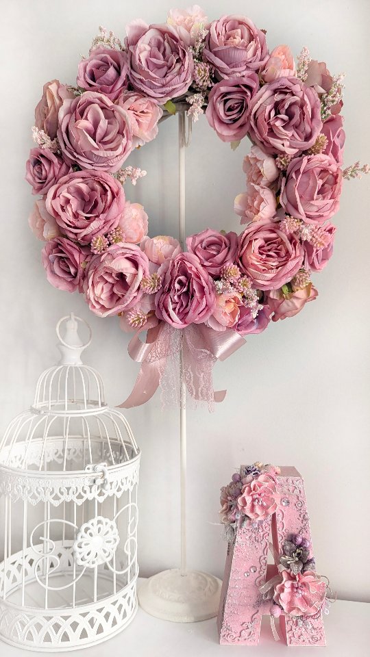 Róż... dużo różu 🌸🩷🌸
Wianek dosłownie utkany różami - piękny i efektowny 

🌸 Średnica wianka ok. 35cm
🌸 Cena 199zł
🌸 Wysyłka do paczkomatu 15zł lub kurierem 19zł 

#wianeknadrzwi #WiankiNaDrzwi #wianekwiosenny #wiosennedekoracje #różowedekoracje