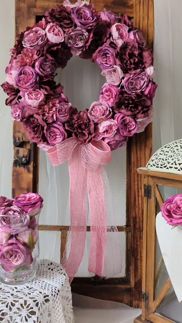 Po pięknym gorącym dniu wracamy do pięknych, intensywnych barw 🩷🌸
Ach ten wianek na w sobie tyyyle energii 💥

🌸 Średnica ok. 35cm
🌸 Cena 189zł

Zapraszam do zamówień 🩷

#wianki #dekoracjedomu #wianeknadrzwi #dodatkidodomu #wystrojwnetrz #wreaths #pinkflowers🌸 #pinkwreath #rozowedodatki #slubneinspiracje #DekoracjaWnętrz #dekoracjeweselne #kränze #kranz #letniwianek