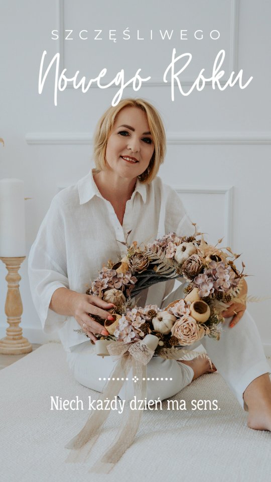 Niech Nowy Rok przyniesie Wam spokój, radość i piękno w codziennych chwilach.
Niech Wasze domy (i drzwi 😉) będą pełne ciepła, dobrych emocji i harmonii.
Dziękuję, że jesteście tu ze mną, że doceniacie rękodzieło i detale tworzone z sercem 🤍
Szczęśliwego Nowego Roku! ✨

#wystrójdomu #Rękodzieło #WiankiNaDrzwi #wianki #HelloNewYear