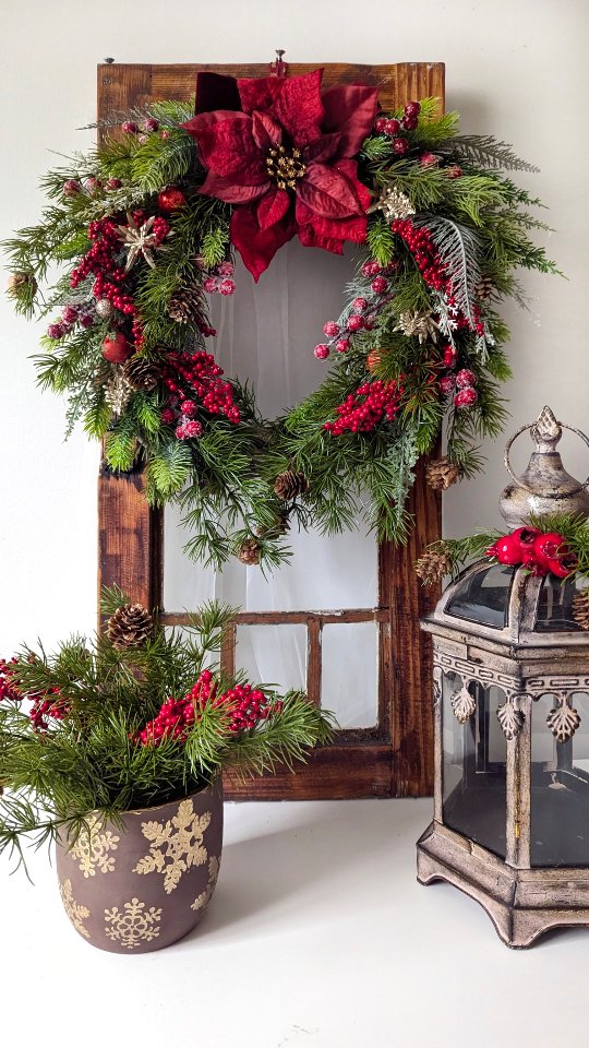 Kolejna propozycja - wianek świąteczny, w którym główne skrzypce gra pokaźna,  welurowa gwiazda betlejemska w kolorze burgundowym.

▪️ Średnica ok. 40cm
▪️ Cena 189zł
🔔 Można zamówić też wersję z dzwonkami w cenie 199zł

#wianki #wianeknadrzwi #dekoracjedomu #dodatkidodomu #gwiazdabetlejemska #swiatecznedekoracje #swiatecznyklimat #swiatecznywianek #wianekswiateczny #dekoracjeswiateczne #ozdobyświąteczne #christmaswreath #weinachtskranz #wreaths #kränze