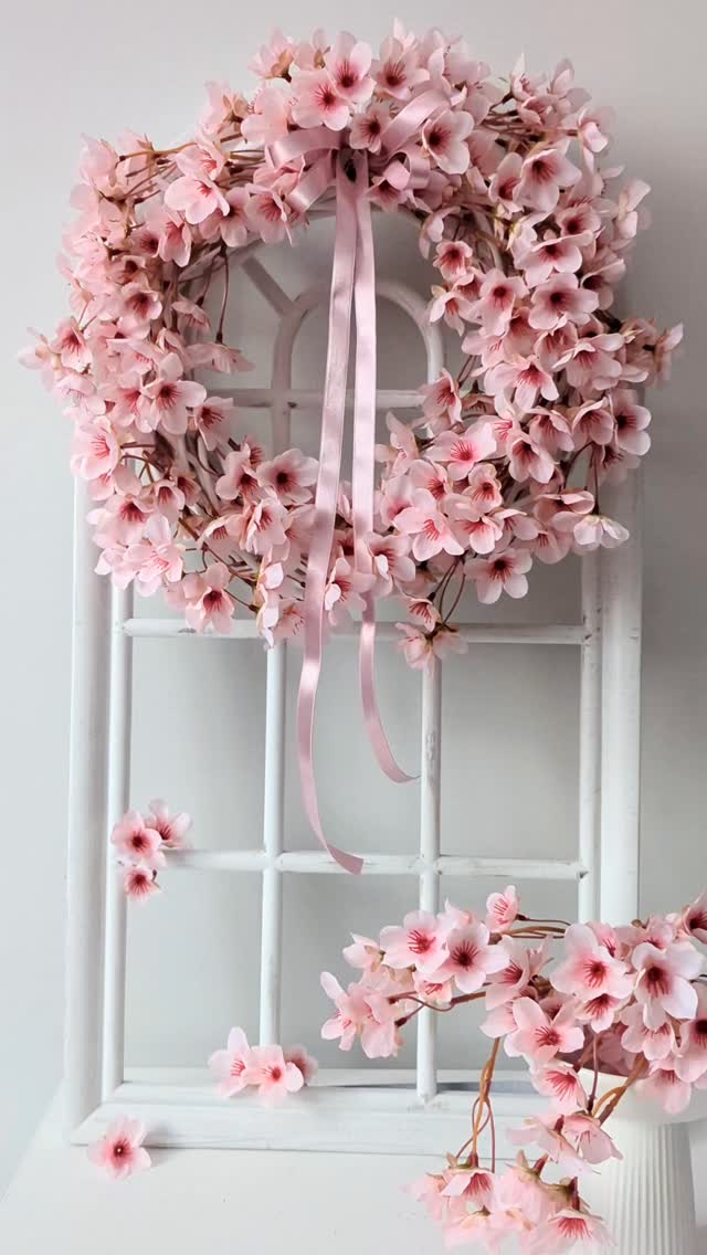 🌸NOWOŚĆ 🌸
Kolejna wiosenna, delikatna propozycja - ten wianek to czysta poezja 🌸

❇️ Wianek dostępny od ręki 
❇️ Średnica ok 35cm 
❇️ Cena 169zł

#wianki #wianeknadrzwi #dekoracjedomu #wiosennedekoracje #dekoracjedownętrz