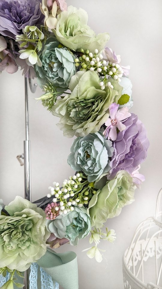 Detale 💚🩵
Wianek pastelowy dostępny na zamówienie 

❇️ Średnica ok 35cm 
❇️ Cena. 189zł

#wianki #wianeknadrzwi #dekoracjedomu #dodatkidodomu #wiosennedekoracje