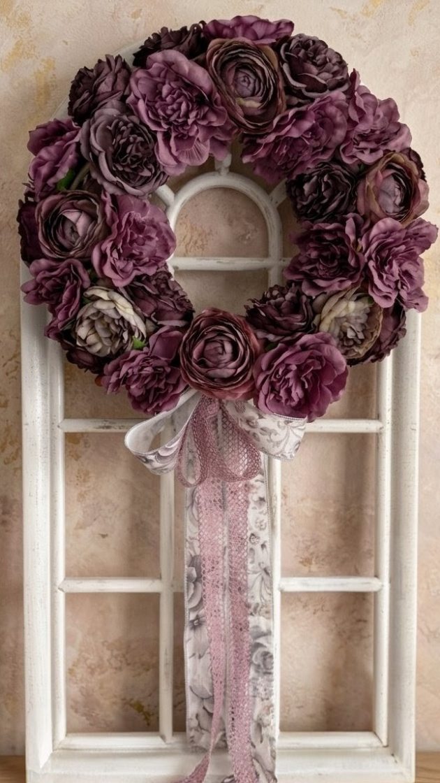 Dziś kolejny bardzo wyrazisty wianek, tym razem w głębokich odcieniach śliwki, bakłażana i fioletu.

❇️ Średnica ok 35cm 
❇️ Cena 189zł
❇️ Wysyłka do paczkomatu 15zł lub kurierem 19zł 

#fioletowedodatki #wianki #wianeknadrzwi #dekoracjedomu #wystrojwnetrz