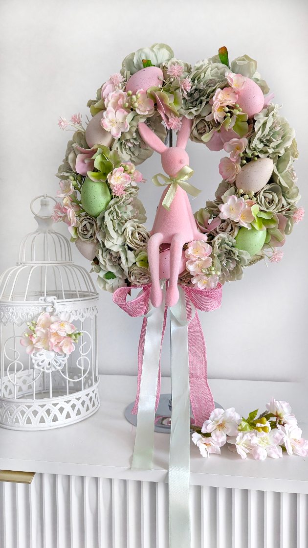 Wielkanoc już za 31 dni 🐣
Wianek Wielkanocny z zajączkiem, w pięknych pastelowych barwach to idealna ozdoba na święta 💚

❇️ Średnica ok 35cm 
❇️ Cena 199zł
❇️ Wysyłka do paczkomatu 15zł lub kurierem 19zł 
❇️ Termin realizacji ok 5dni 

#wielkanocneozdoby #wianki #wianekwielkanocny #wiosennedodatki #dekoracjewielkanocne🐣🐥🐣