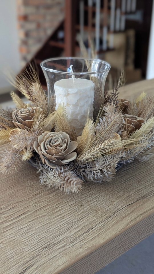 Dzień dobry 🌞
Mam dla Was NOWOŚĆ w stylu boho 🧡🤍🤎
Wianek wykonany na specjalne zamówienie - miał być koniecznie z kłosami, gdyż osoba zamawiająca wkrótce zmieni nazwisko właśnie na Kłos 🌾
Uwielbiam tworzyć dla Was wianki personalizowane, takie o jakich marzycie 

Jeśli ty też masz jakiś nietypowy pomysł to napisz, prawdopodobnie będę w stanie go zmaterializować 🙂

Świeca sojowa od @rilassanti_candles

wianek dekoracyjny ▪️ ozdoba stołu 

#wianki #dekoracjedomu #dodatkidodomu #wystrojwnetrz #wreaths #prezentdlamamy #ozdobastołu #dekoracjastołu #wystrojwnętrz #kränze #kranz #dodatkiboho #bohostyle #bohokranz #bohowreath #bohodecor #wianekboho