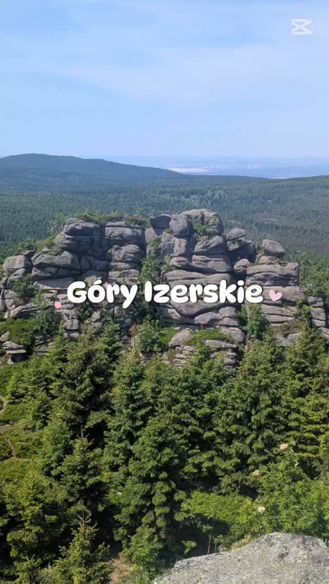 I jeszcze jedno wspomnienie z tego weekendu 💙 
Nie ma to jak spędzić czas podziwiając piękno natury - tym razem w Górach Izerskich po stronie czeskiej - wejście na Jizerę - również polecam 🙂 

#dlugiweekend #izerskie_góry #jizerskéhory #jizera #wycieczkawgóry #wolnyczas #górskiewędrówki #gorskiewycieczki #myfamilymyteam❤️ #familytrip❤️
